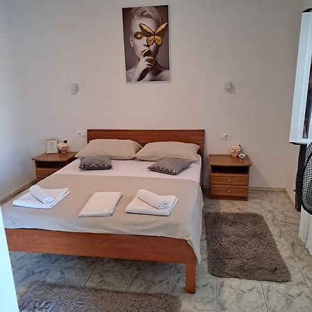 Iva Apartman Sa Bazenom Donji Zemunik Dış mekan fotoğraf