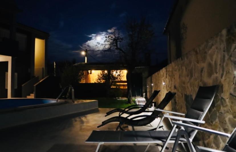 Iva Apartman Sa Bazenom Donji Zemunik Dış mekan fotoğraf