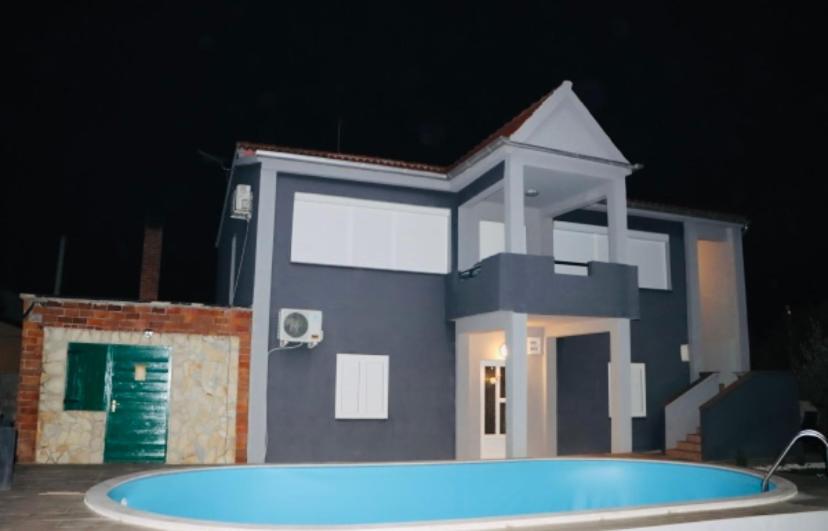 Iva Apartman Sa Bazenom Donji Zemunik Dış mekan fotoğraf