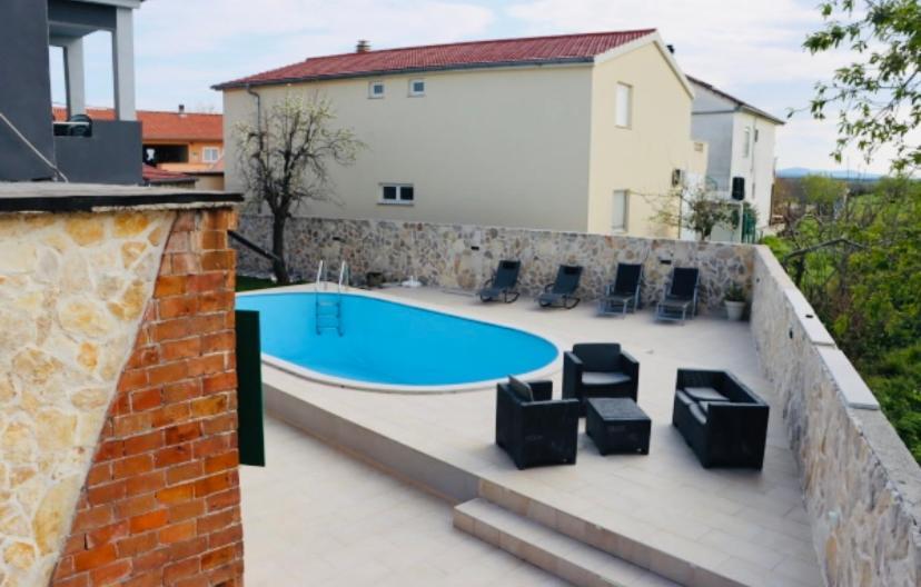 Iva Apartman Sa Bazenom Donji Zemunik Dış mekan fotoğraf