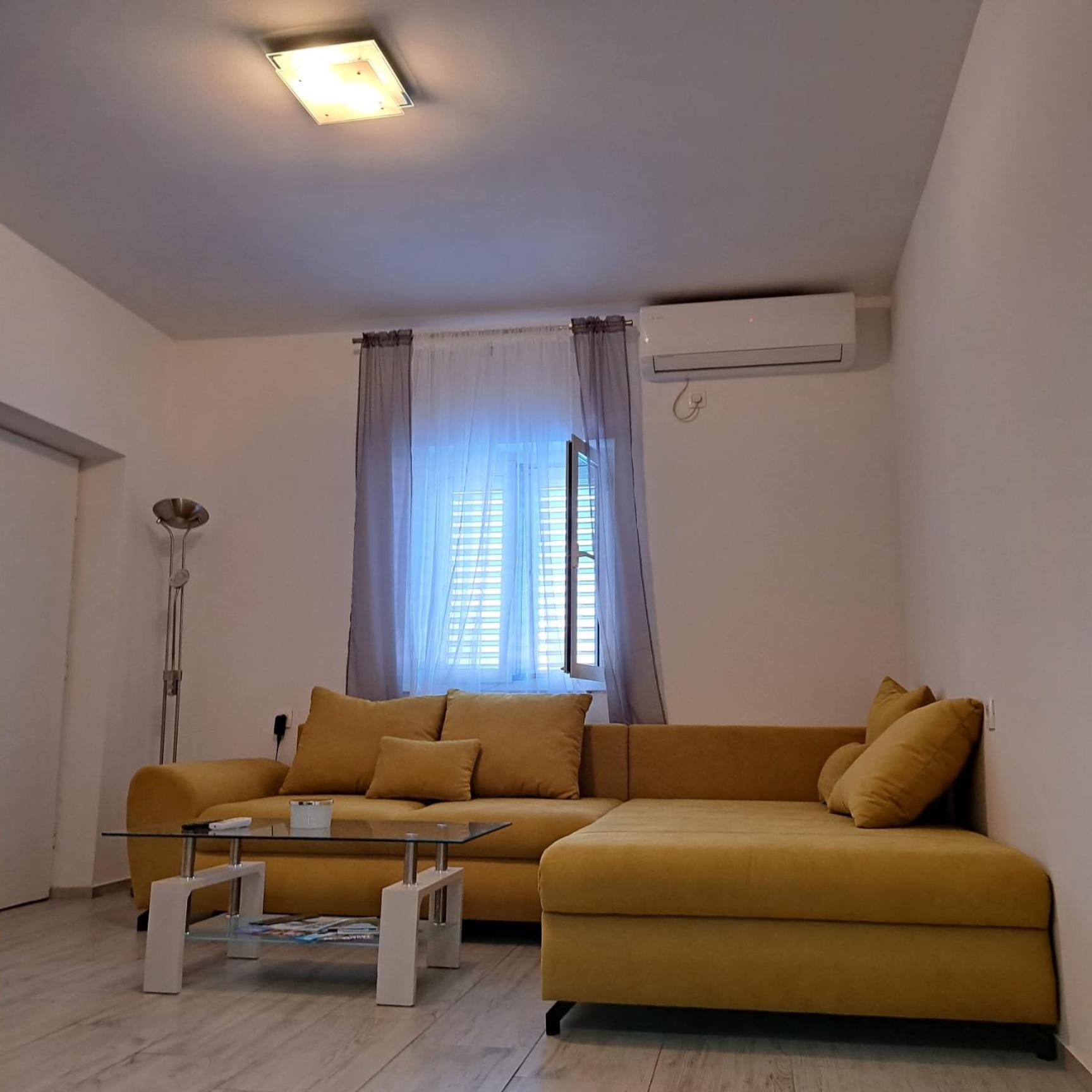 Iva Apartman Sa Bazenom Donji Zemunik Dış mekan fotoğraf